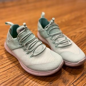 Mint Nike running shoes size 7  👟